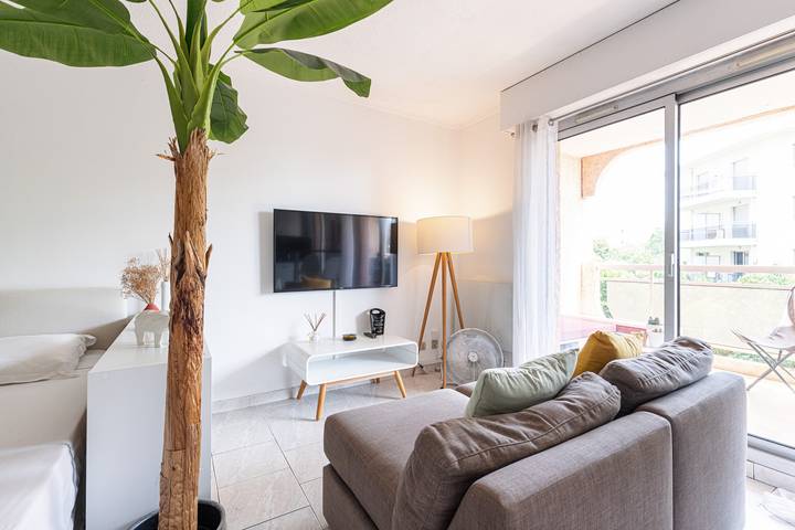 Studio entier, 51 Corniche Fleurie in Nice, Côte méditerranéenne (France)