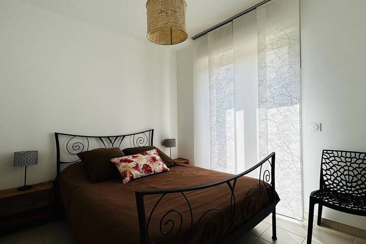 Gîte pour 4 personnes, avec Terrasse et Jardin dans Plage De Sainte Claire - 2