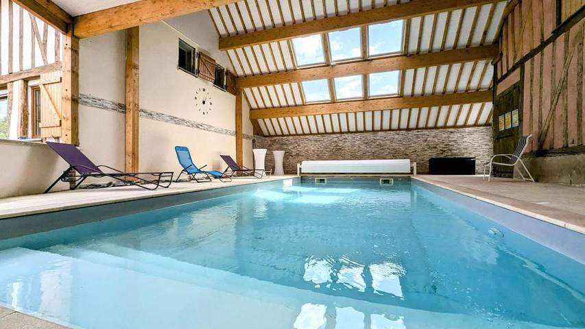 Location de vacances pour 14 personnes, avec piscine ainsi que jardin et vue à Buchères - 2