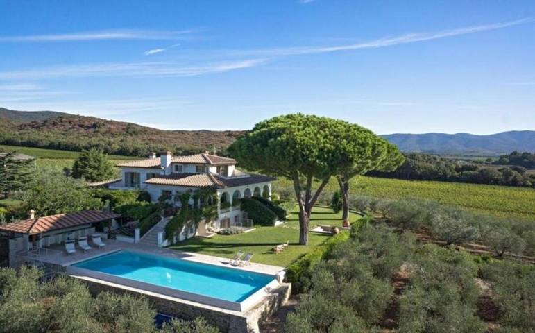 Villa per 14 persone, con balcone e panorama nonché giardino e piscina a Grosseto