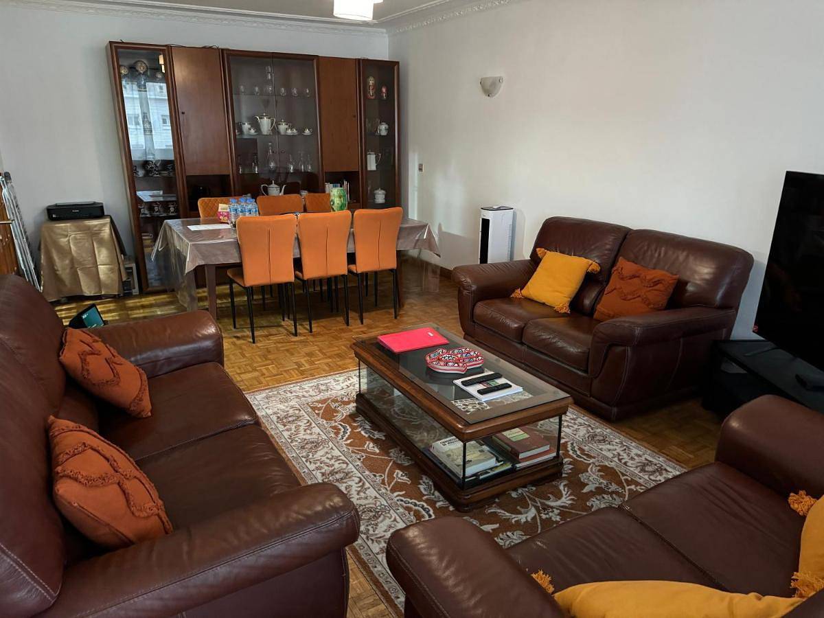 Appartement entier, Apartment with balcony, La Défense - Paris in Courbevoie, Hauts-de-Seine