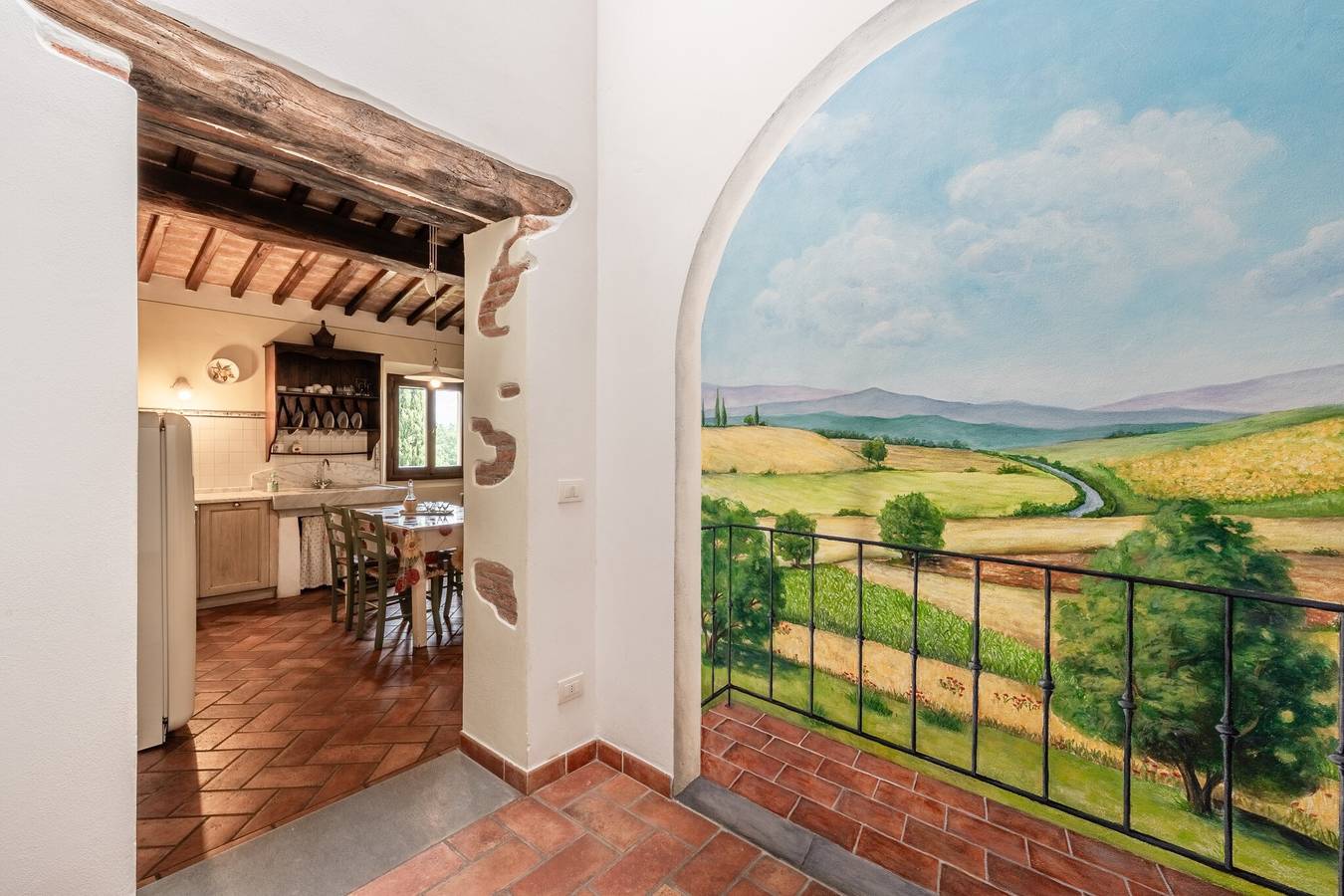 Entire apartment, Apartment 'Il Granaio' with Shared Pool, Wi-Fi and Air Conditioning in Fucecchio, Florence Province