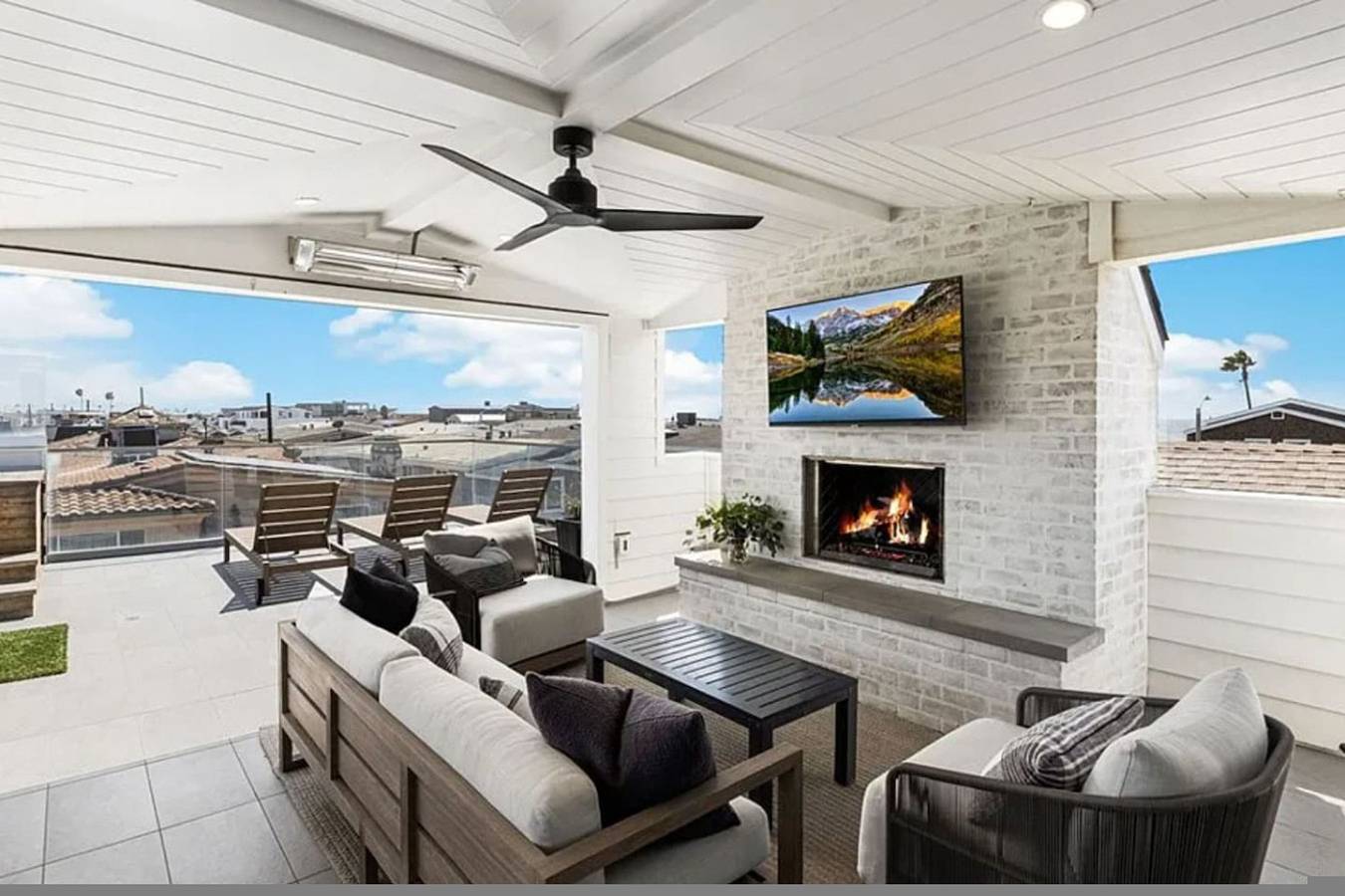3Br Newport Luxury, Rooftop Deck, Hottub & Parking in Newport Beach, Orange County