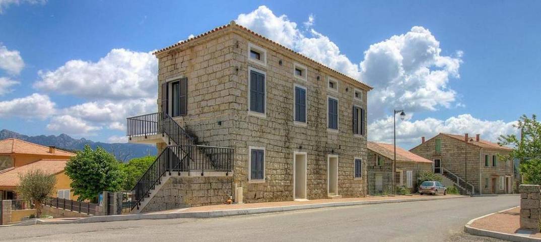 Chambre d’hôte pour 2 personnes, avec piscine et vue ainsi que terrasse et jardin en Corse-du-Sud - 2