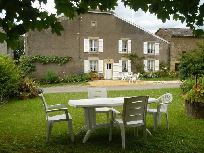 Gîte pour 8 personnes, avec jardin dans Grand-Failly