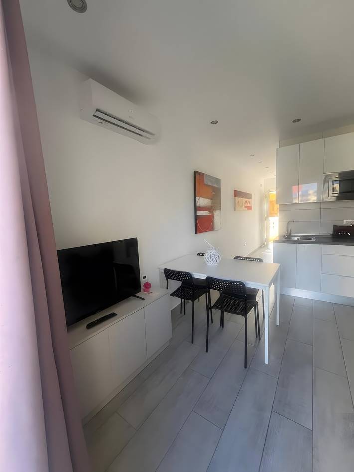 Entire apartment, Vacation Apartment 'Precioso Mareverde' with Shared Pool, Wi-Fi and Air Conditioning in Playa de Fañabé, Adeje