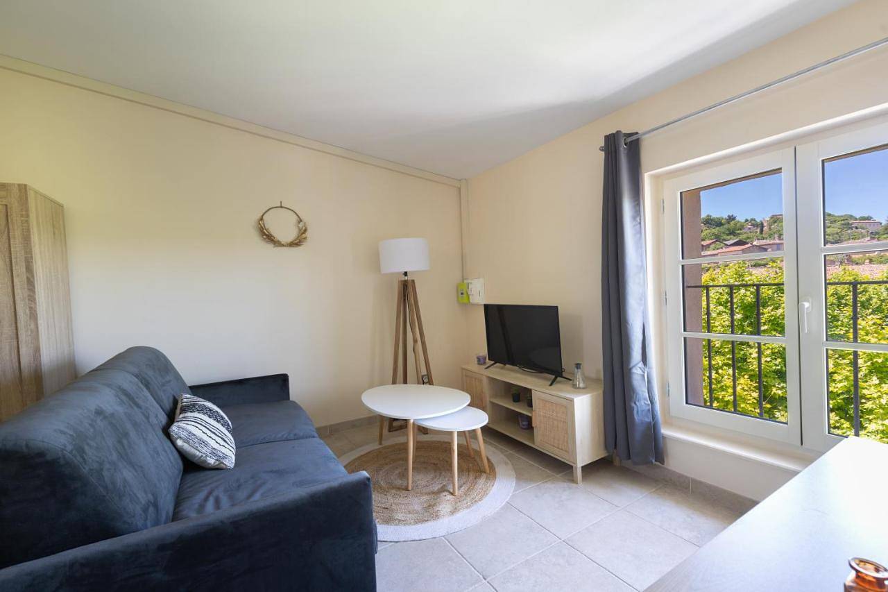 Appartement entier, Le Romarin - Hypercentre Studio - Clim - Wifi in Apt, Parc naturel régional du Luberon