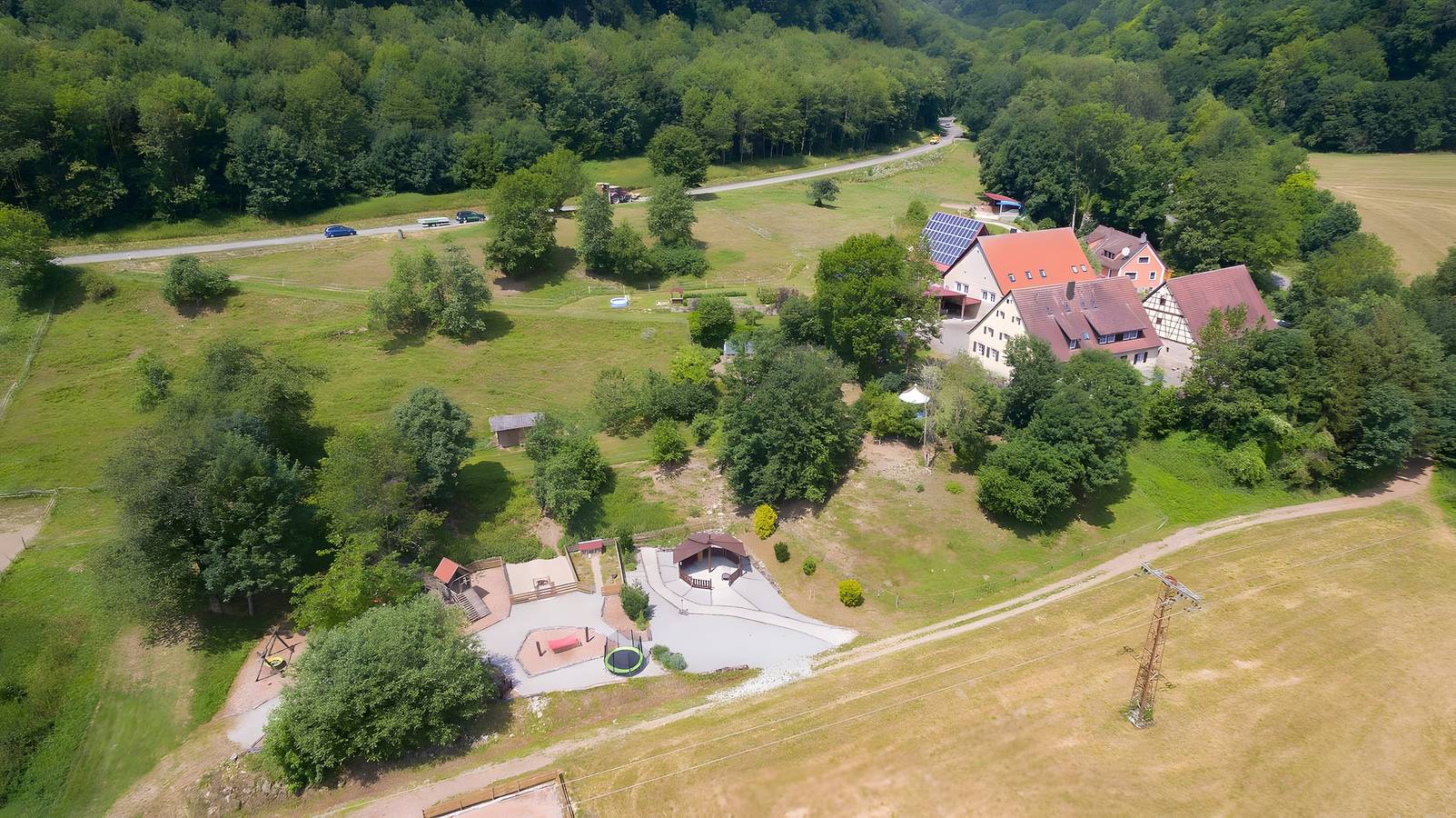 Ganze Wohnung, Einzimmerapartment 'Mohn' mit gemeinsamer Terrasse, gemeinsamem Garten und Wi-Fi in Gerabronn, Hohenlohe