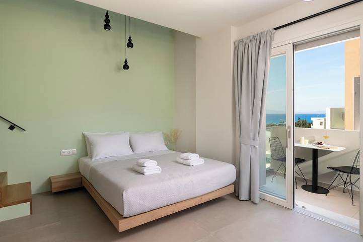 Ferienwohnung für 7 Personen, mit Balkon und Pool sowie Whirlpool und Garten in Rhodos Stadt - 2