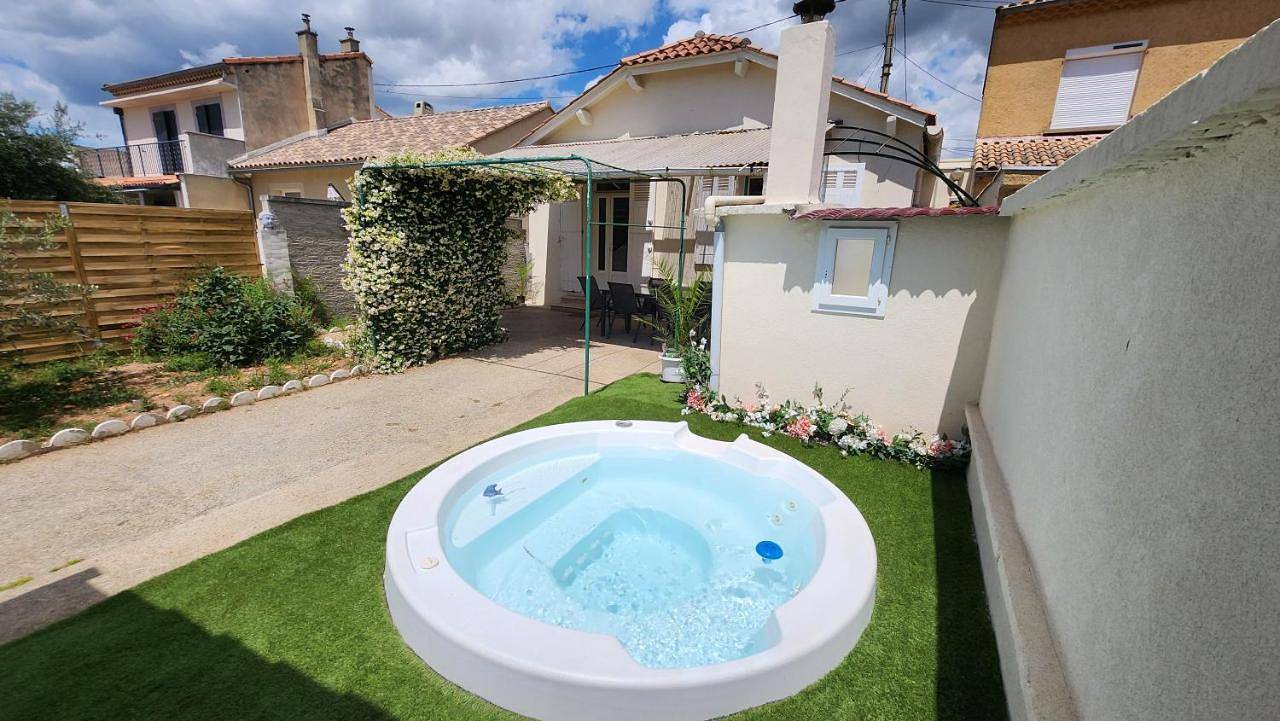 Ganze Wohnung, Maison Provence Avec Jacuzzi & Jardin Privé-Proche Avignon in Sorgues, Vaucluse
