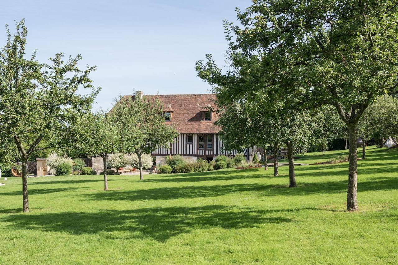 Six-Bedroom House in Saint-Pierre-en-Pays-d'Auge, Région de Lisieux
