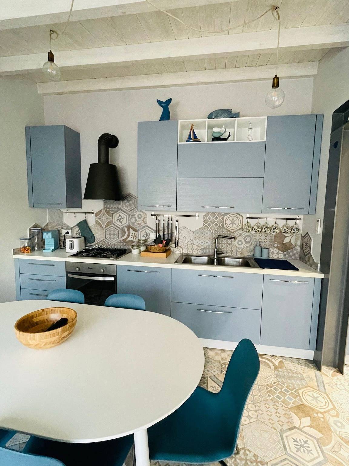 Apartamento entero, Apartamento 'Blue House con Terraza', vistas al mar, Wi-Fi y aire acondicionado in Capo Passero, Portopalo di Capo Passero