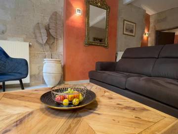 Gîte pour 2 personnes, avec bassin pour enfant dans Place aux Herbes