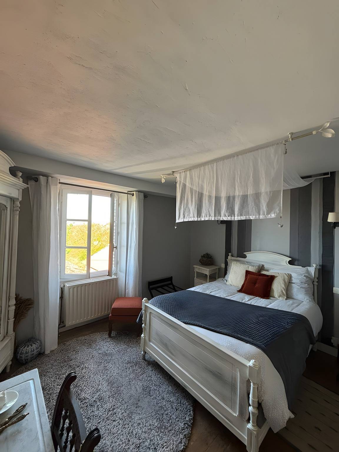 Bed & Breakfast 'La Chambre Marcelle "La Parenthèse"' met Uitzicht op de Bergen, Gedeelde Tuin en Wi-Fi in Folles, Bellac en omgeving