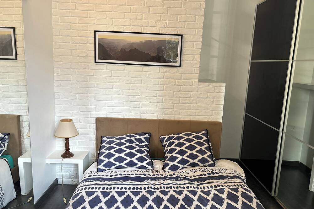 Modern house with garden telecommuting space in Bobigny, Seine-Saint-Denis