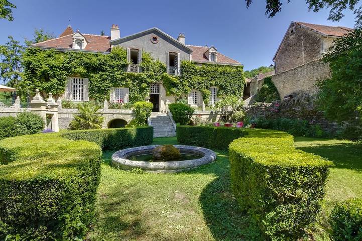 Location de vacances pour 12 personnes, avec Balcon ainsi que Terrasse et Jardin à Hauteroche