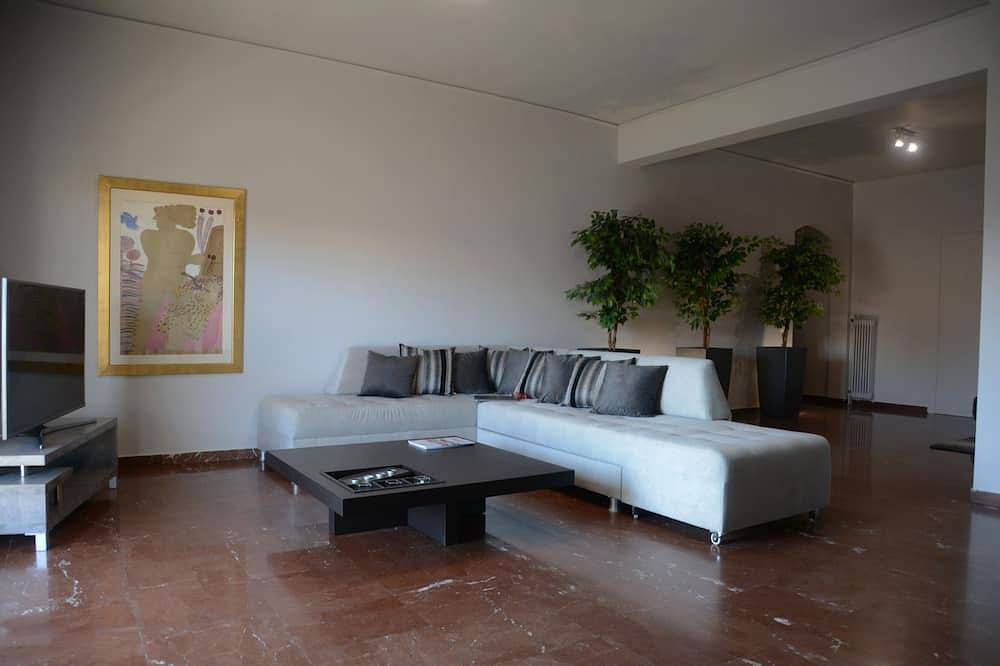 Ganze Wohnung, Modernes und elegantes zentrales Apartment in Glifada, Süd-Athen