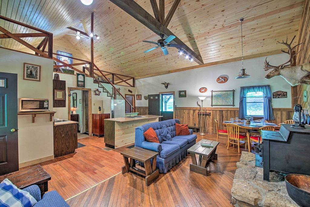 Waters Edge Retreat w/ Deck on Patoka Lake! in Patoka Lake
