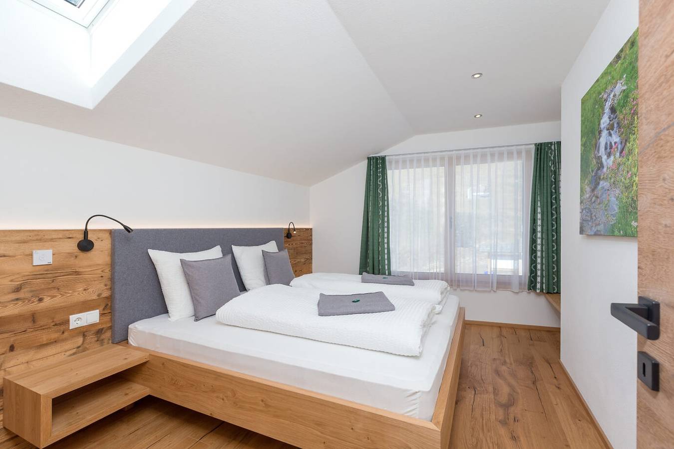 Appartamento intero, Appartamento vacanze 'Ausserharmerhof Wiesenglück' con vista sulle montagne, giardino comune e Wi-Fi in Monti del Villgraten, Valle di Casies