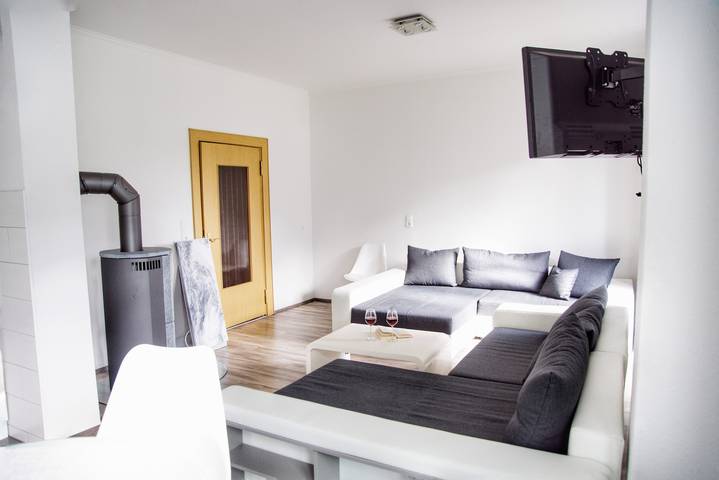 Entire apartment, Holiday Apartment "Lower Apartment 110sqm" with Private Terrace and Wi-Fi in Mönkebude, Vorpommern Greifswald