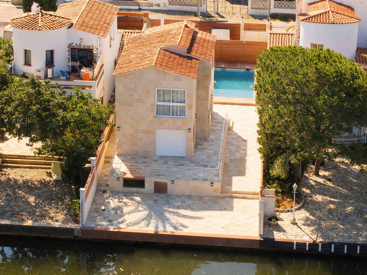 Kanalvilla mit privatem Pool und Studio in Empuriabrava in Empuriabrava, Oberampurien