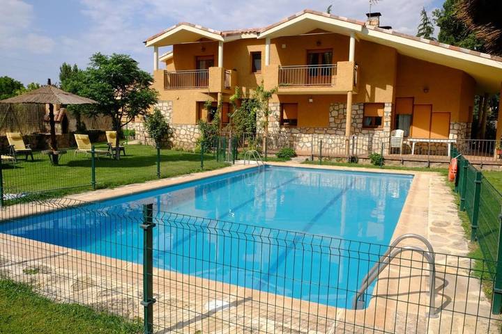Casa de vacaciones para 10 personas, con Balcón y Terraza además de Piscina y Vistas en Provincia de Guadalajara