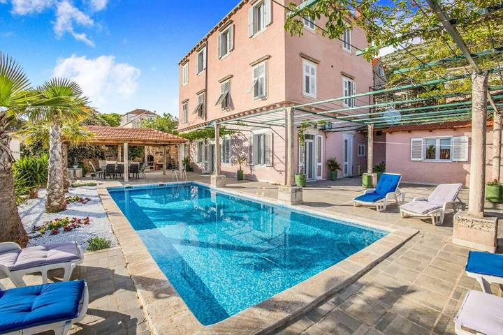 Chalet para 8 personas, con terraza y piscina en Dubrovnik