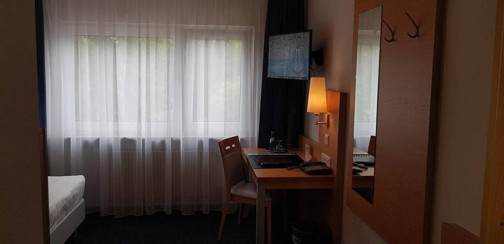 Hôtel pour 3 personnes, avec Terrasse et Jardin à Oberursel - 4
