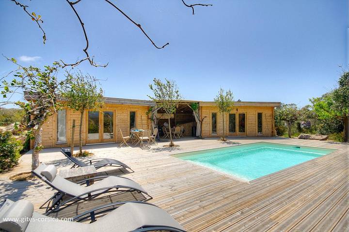 Gîte pour 2 personnes, avec Terrasse ainsi que Jardin et Piscine