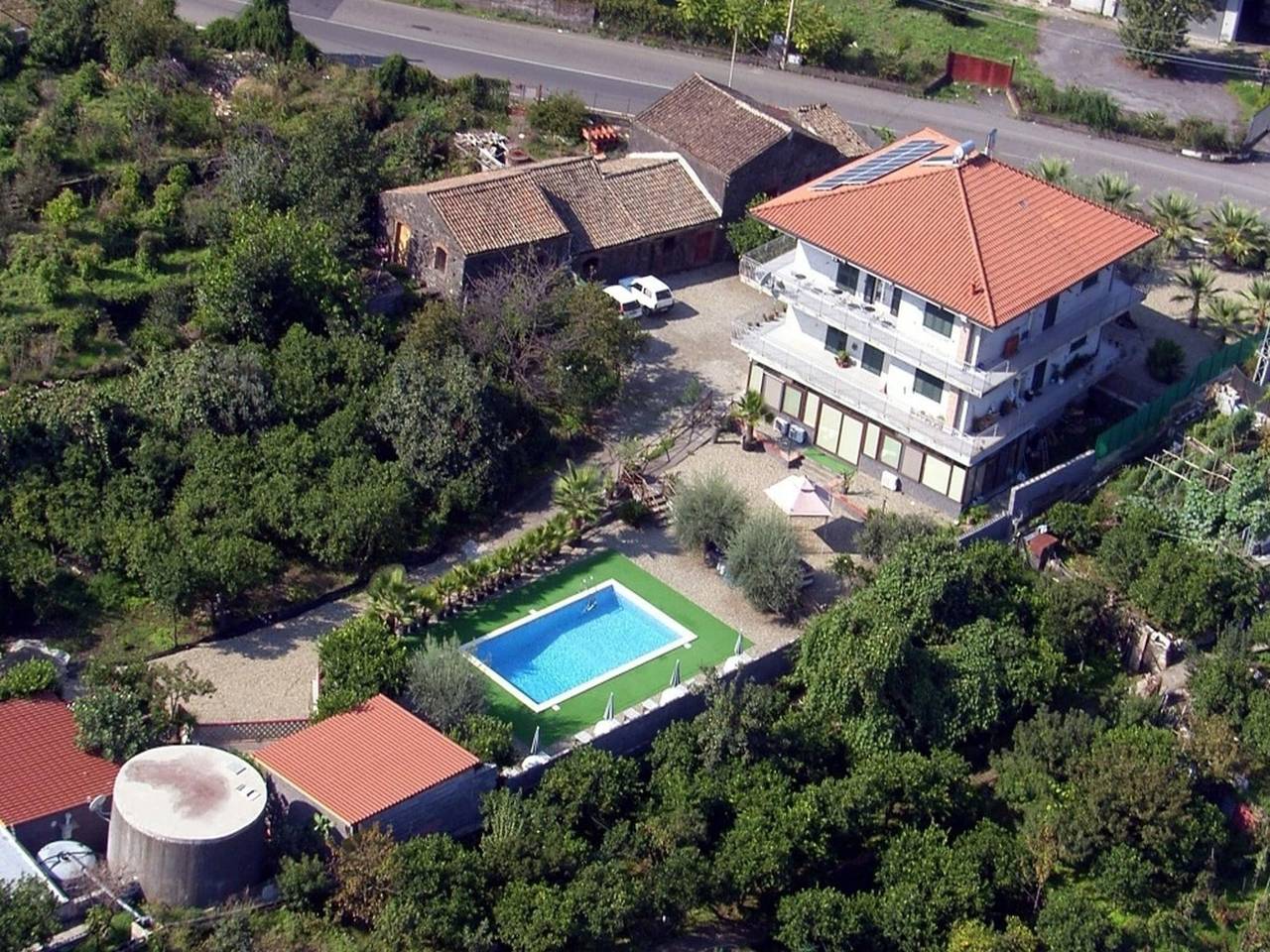 Ganze Wohnung, Sizilianischer Rückzugsort: Pool & Garten in Acireale, Ätna