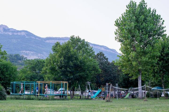 Location de vacances pour 5 personnes, avec Terrasse ainsi que Piscine et Vue à Vercheny - 3