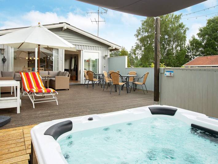 Ferienhaus für 9 Personen, mit Terrasse, kinderfreundlich - 1