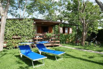 Ferienwohnung für 4 Personen, mit Garten und Pool sowie Terrasse und Whirlpool in Castagneto Carducci