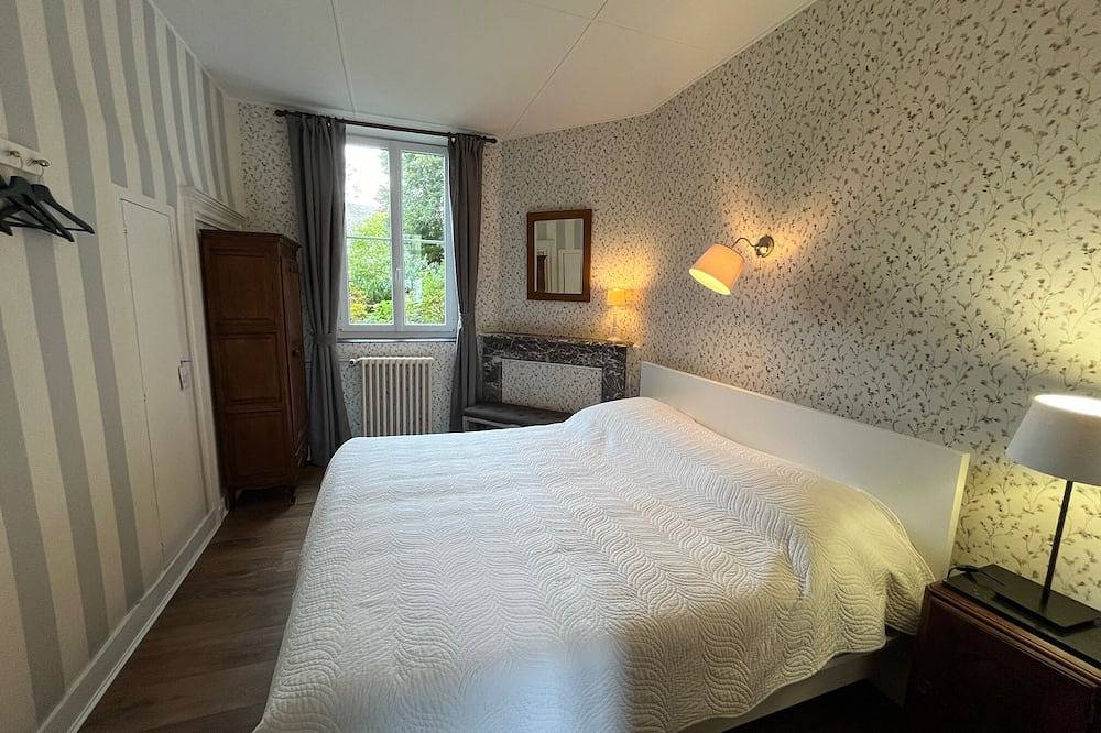 Spacieuse maison de maître du 18e siècle tout près de la Meuse avec jardin clos in Fumay, Parc naturel régional des Ardennes