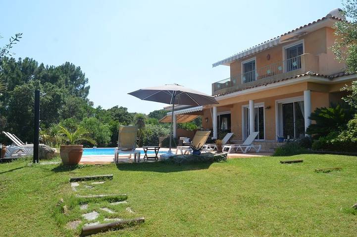 Villa pour 8 personnes, avec jardin à Sari-Solenzara
