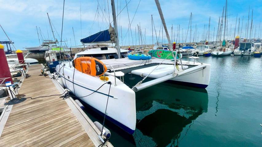 Barca per 2 persone, con panorama e terrazza in Spagna