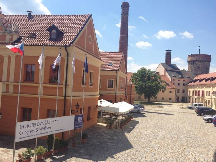 Hôtel pour 2 personnes, avec sauna et jacuzzi ainsi que terrasse et piscine, animaux acceptés à Tábor