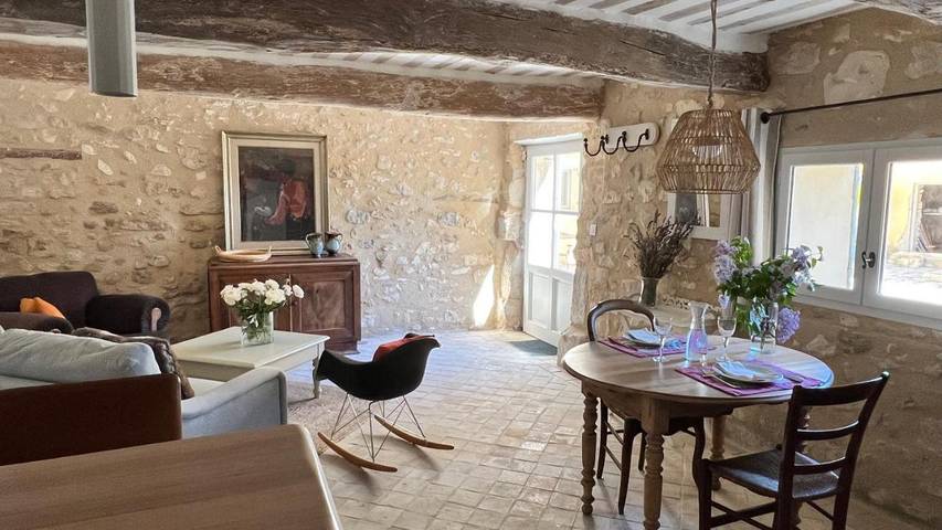 Gîte pour 2 personnes, avec vue et piscine ainsi que jardin et terrasse à Venasque - 2