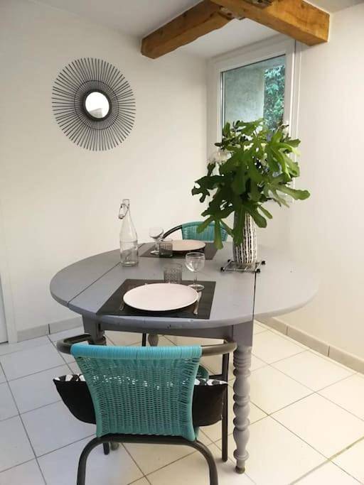 Appartement entier, One-Bedroom Apartment in Deaux, Région d'Alès