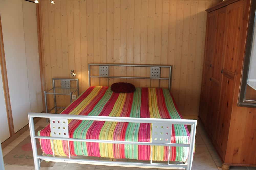 Bedroom with ensuite bathroom, South Burgundy in Chauffailles, Charolles und Umgebung