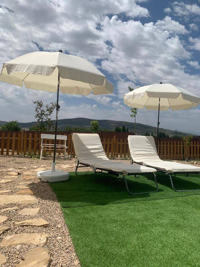 Casa rural para 6 personas, con terraza además de jardín y piscina en Villacarrillo - 2