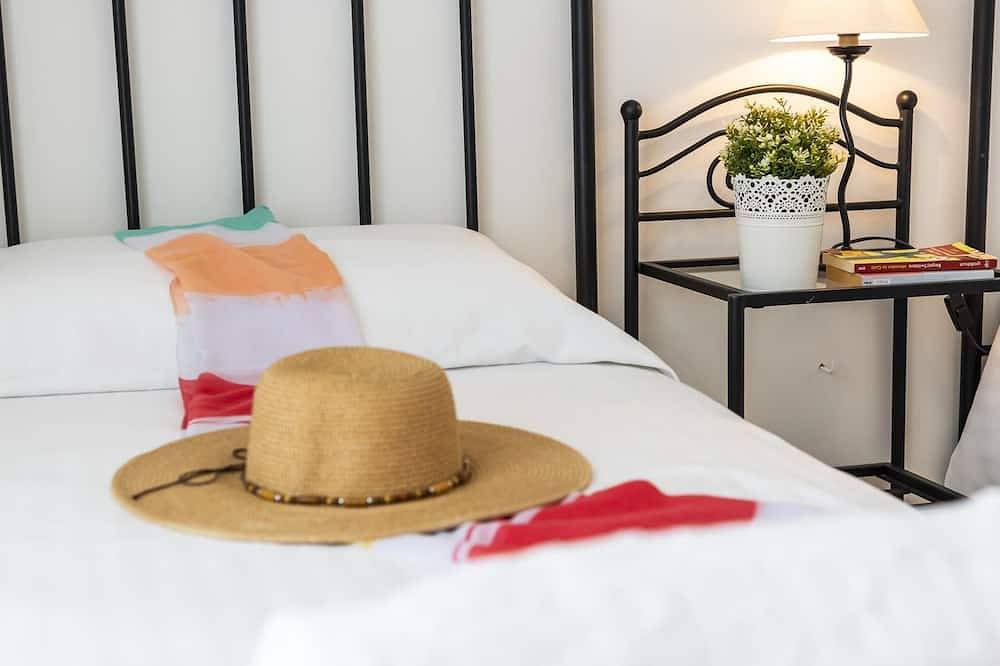 Entire apartment, 17 Los Cristianos Central by the Beach ,Wifi in Los Cristianos, Arona