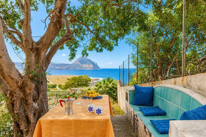 Location de vacances pour 4 personnes, avec vue sur l’océan et terrasse, adapté aux familles à San Vito Lo Capo