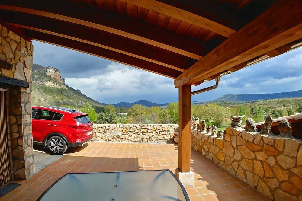 Apartamento entero, Apartamento rural con chimenea y patio con barbacoa y vistas a las montañas in Uña, La Ciudad Encantada