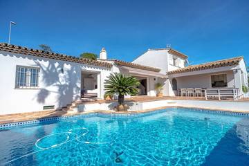 Location de vacances pour 8 personnes, avec jardin dans Plage de San Peire