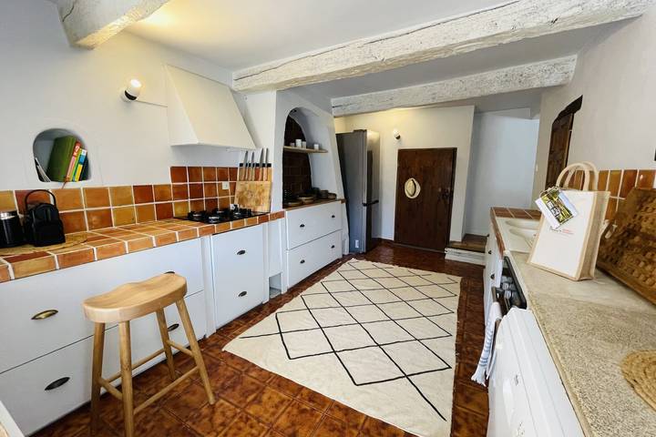 Location de vacances pour 6 personnes, avec piscine et terrasse, animaux acceptés à Ménerbes - 3
