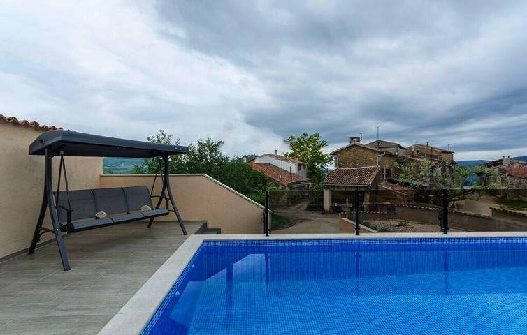 Location de vacances pour 7 personnes, avec balcon/terrasse et piscine à Motovun - 2