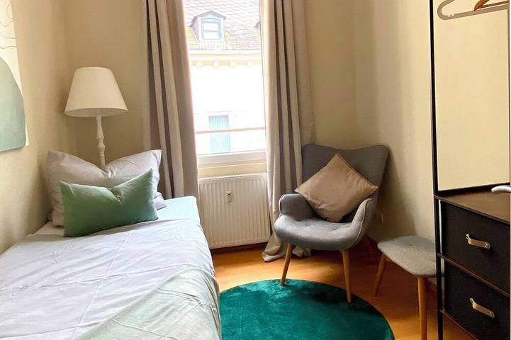 Ganze Wohnung, Charmante Altstadt-Wohnung Wiesbaden, 2 Schlafzimmer, Parkhaus 150 m entfernt in Wiesbaden, Südhessen