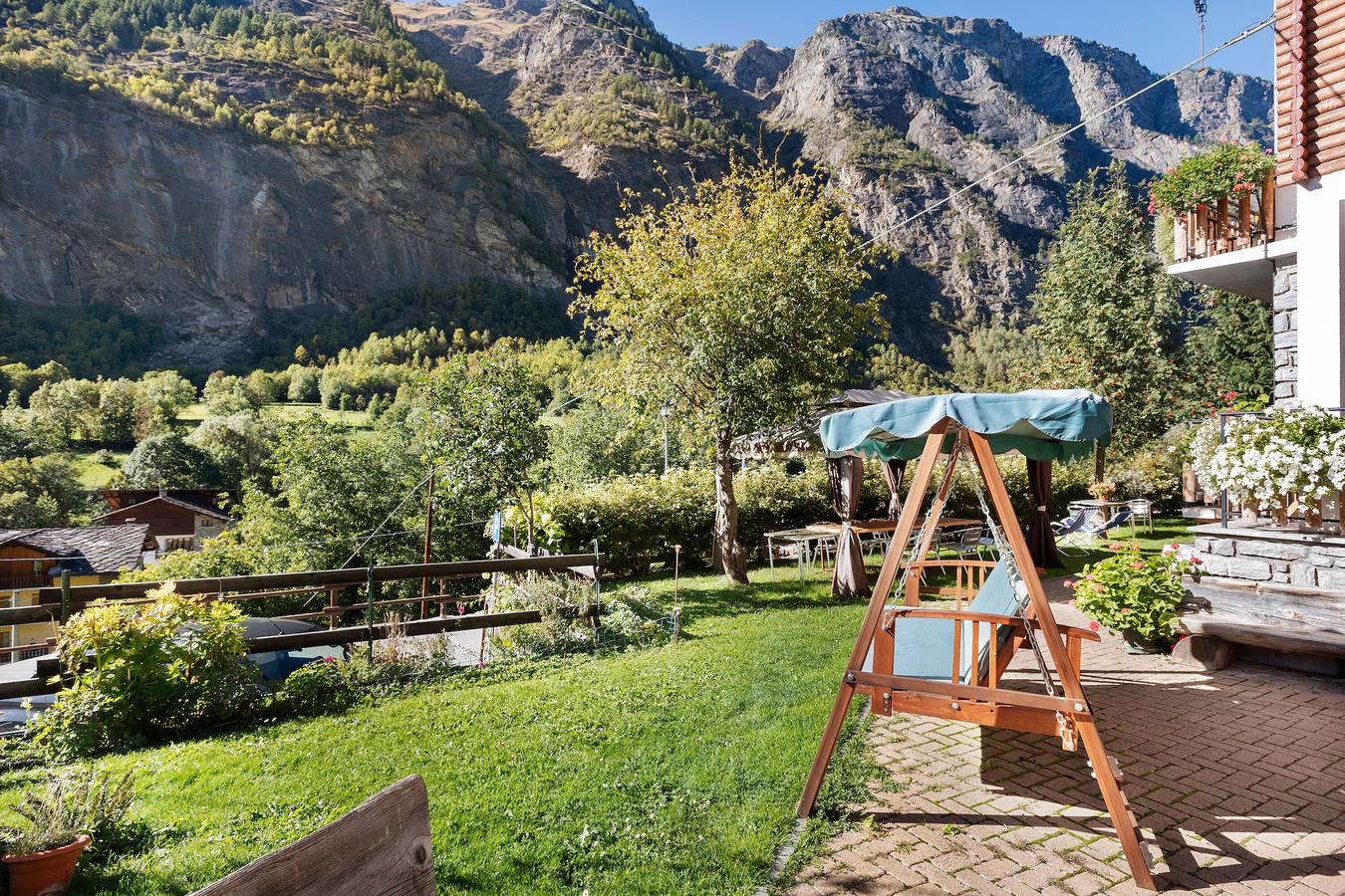 Geheel appartement, Appartement 'Casa Vacanza Famiglia Belli' met Uitzicht op de Bergen, Gedeelde Tuin en Wi-Fi in Rhêmes-Saint-Georges, Ruitor Massief