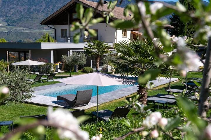 Chambre d’hôte pour 4 personnes, avec Terrasse et Jardin ainsi que Piscine et Sauna